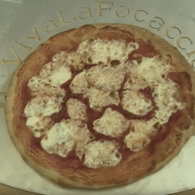 Ricetta pizza fatta in casa perfetta