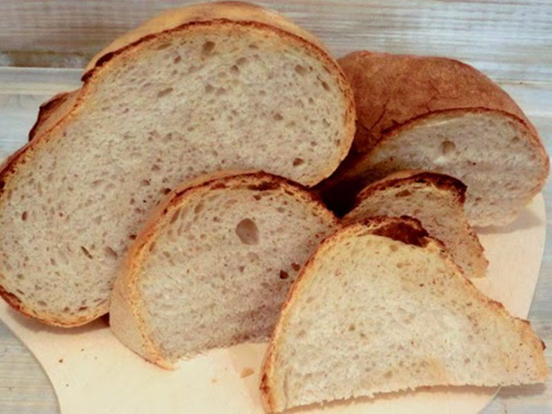Pane cotto su pietra refrattaria da Pan di Pane