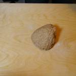 pizza integrale ricetta impasto: impasto sul tavolo